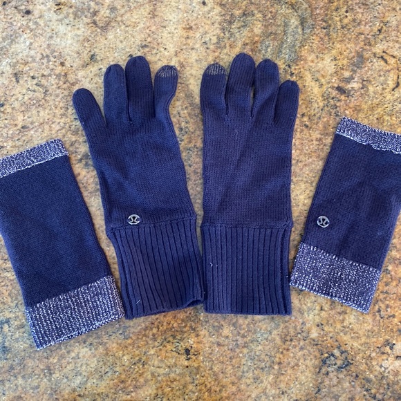 lululemon athletica Accessories - EUC lululemon 3 in 1 purple gloves